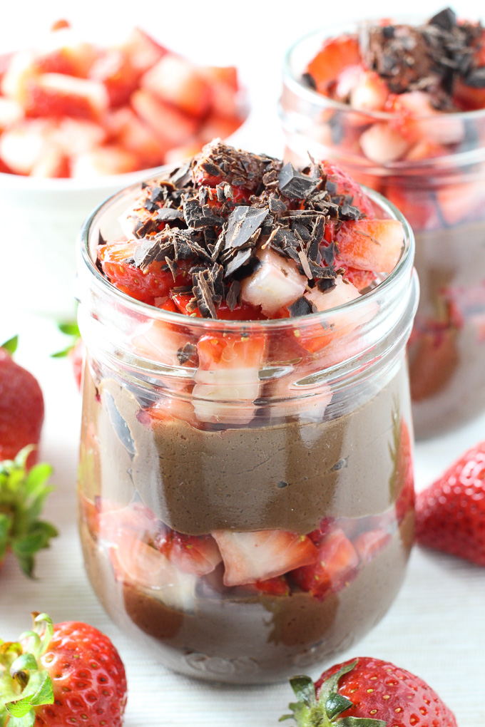 Delectable Chocolate Pudding With Strawberries – Desserts Corner