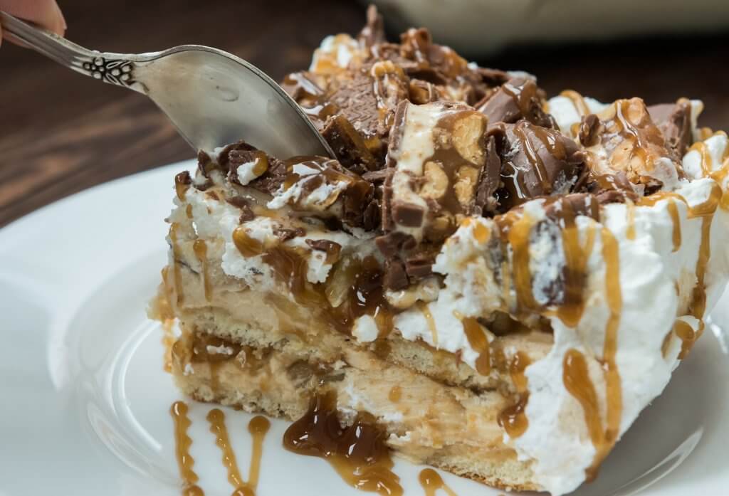 Deliciously Awesome Snickers Apple Icebox Cake – Desserts Corner